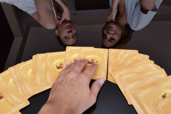 Si en cambio se le está leyendo a alguien más, lo mejor claramente es que esté presente, pero también puede hacerse a distancia, como por teléfono.