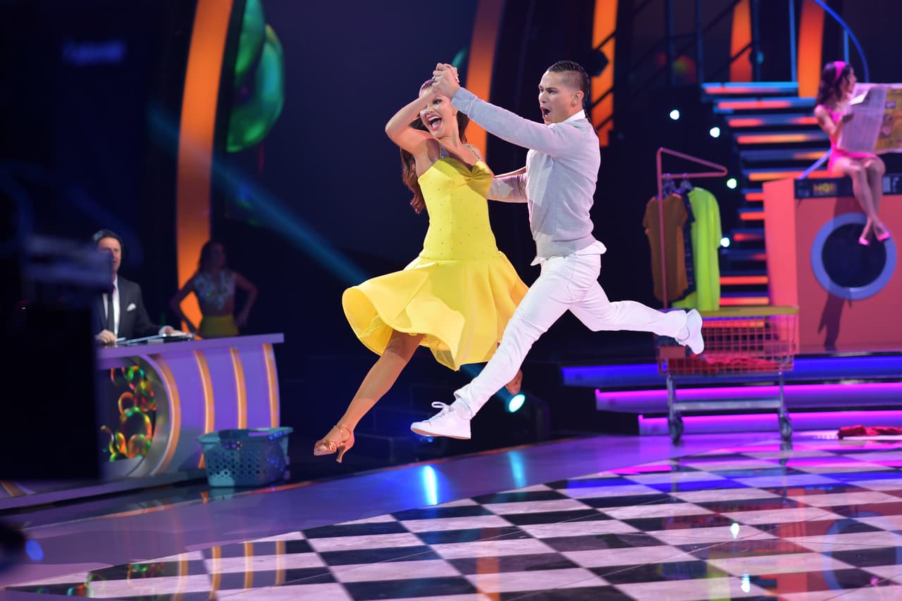 Para la segunda gala, Ana Patricia se enfrentó en un 
<a href="http://www.univision.com/shows/mira-quien-baila/ana-patricia-vs-alejandro-nones-el-villano-supero-a-la-bella-video">duelo de quickstep con el actor Alejandro Nones.</a>