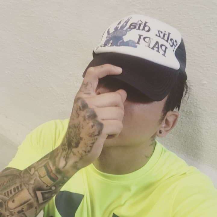 En la muñeca de su mano izquierda se hizo un tatuaje en honor a Alma Cero, durante el tiempo en el que ella se fue a Brasil, al Mundial de futbol.