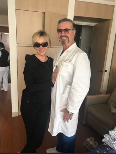 "La exquisitez, naturalidad, precisión, experiencia y pasión de un gran cirujano. El Dr. Raul Lopez Infante. ¡Qué bella experiencia!", escribió en la red social.