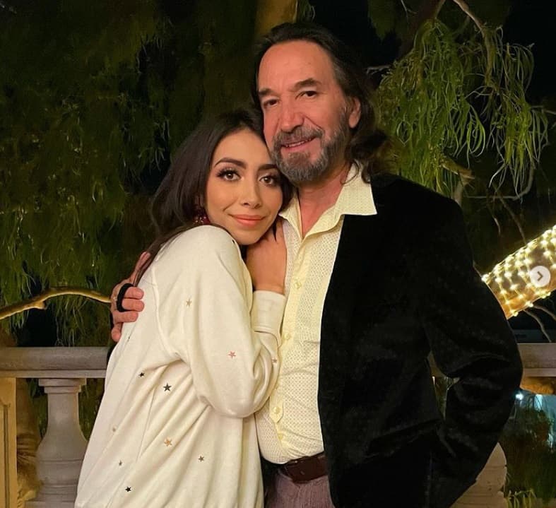 "Es muy chistoso porque muchos de mis amigos dicen:
<b>'Es que me da mucho miedo', pero sin conocerlo, </b>entonces me da mucha risa, aunque realmente soy muy selectiva con mis pretendientes".