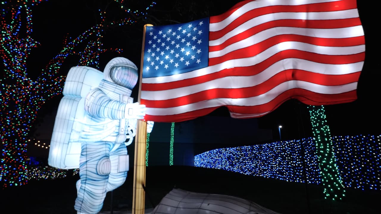 Así luce Galaxy Lights, la exhibición de luces navideñas de la Nasa en Houston