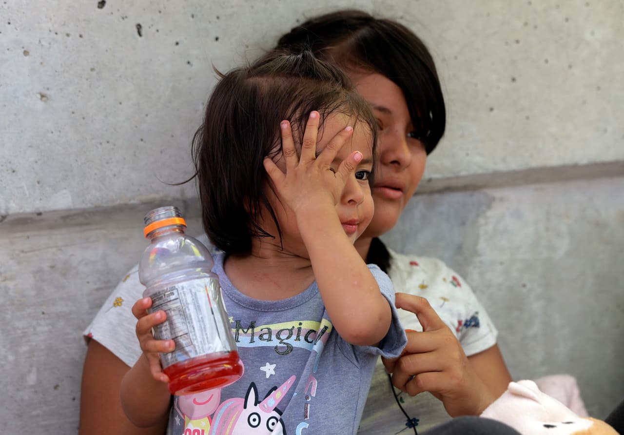 ¿Qué va a pasar con el programa de Trump que envía a los solicitantes de asilo a México?