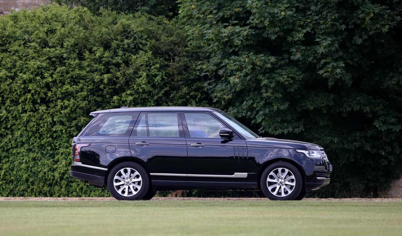 La camioneta cuenta con un kilometraje de 38,420 millas y tiene llantas de aleación de 20".
<br>