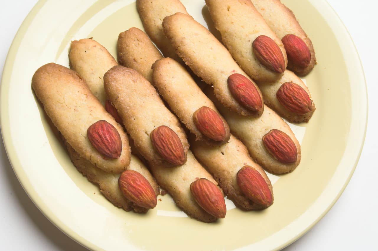 Las uñas las puedes crear a partir de pedazos de nuez o almendras.