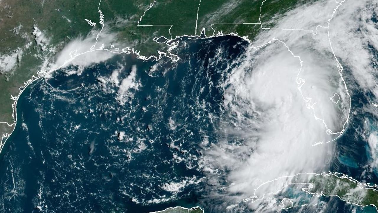 Debby se enfila a la costa de Big Bend de Florida: 61 condados en estado de emergencia 