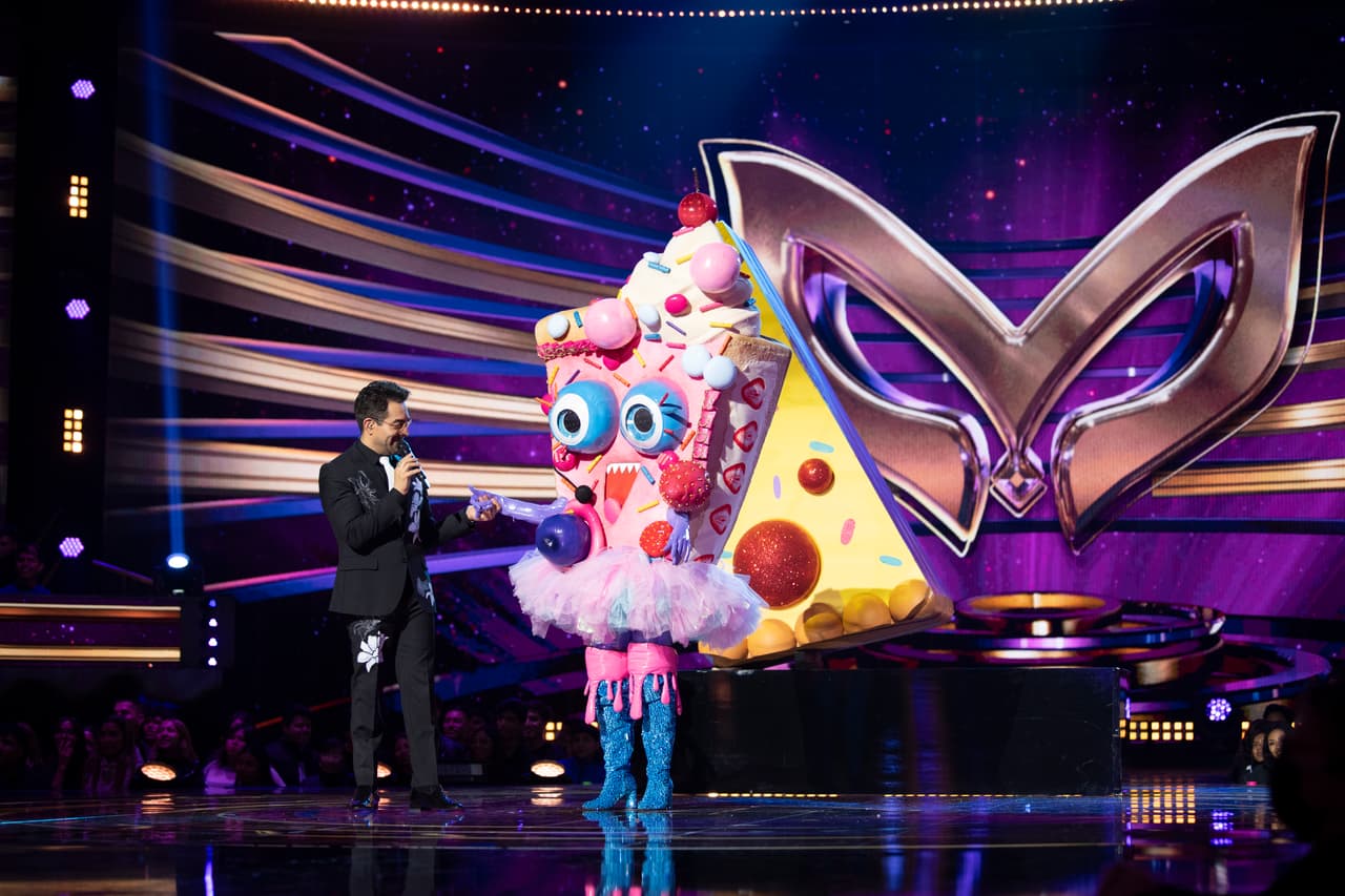 Al grito de "¡mordida, mordida!" llegó Pastelito. Este dulce personaje demostró sus habilidades para la danza y mostró algunos pasos.