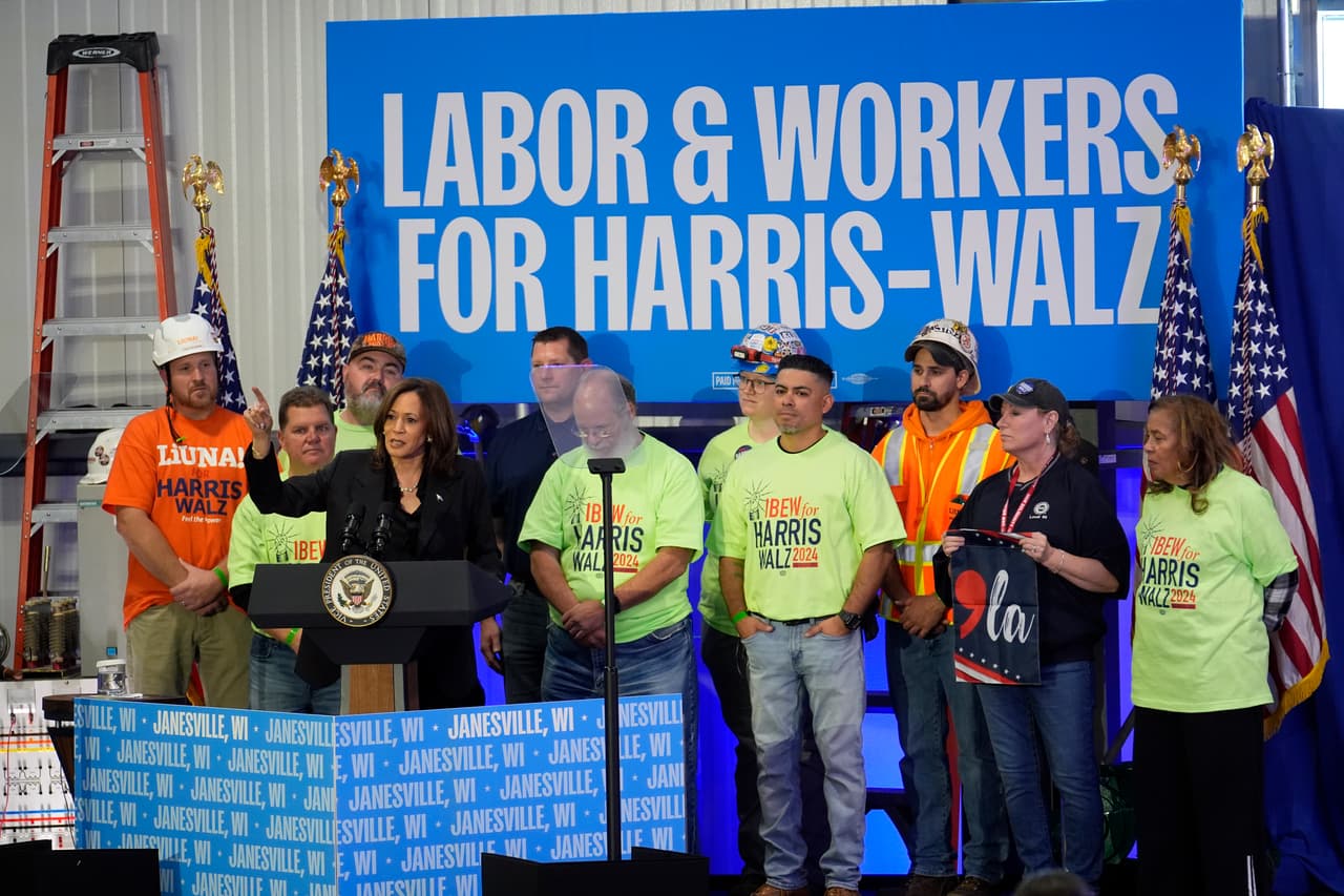 La candidata presidencial demócrata, la vicepresidenta Kamala Harris, habla durante un evento de campaña en Janesville, Wisconsin, el viernes 1 de noviembre de 2024.