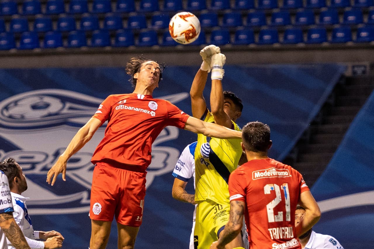 Hacia los primeros 5’ de juego, ambas escuadras ya habían tocado la puerta.