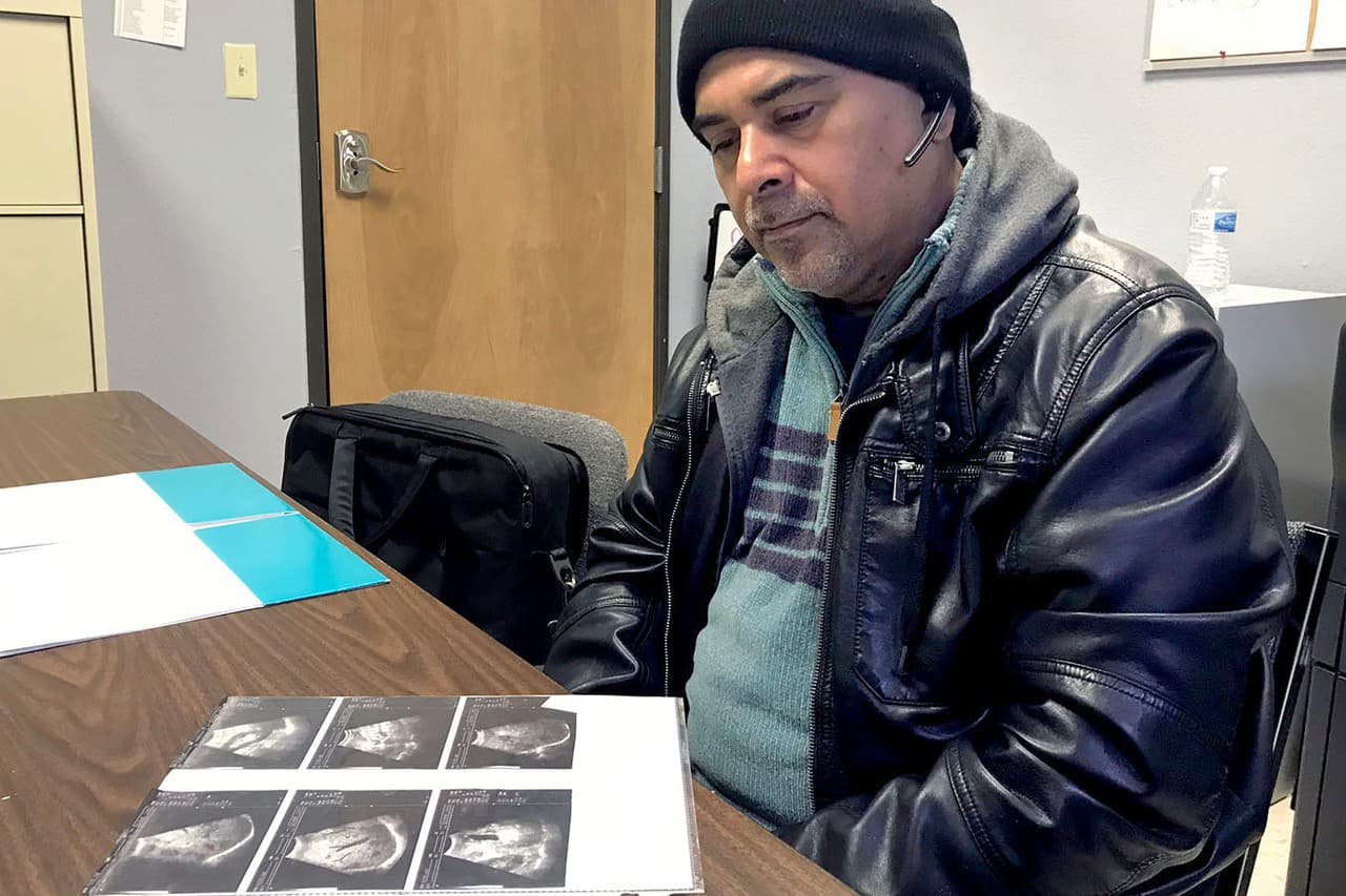 Carlos Rivera tuvo problemas para obtener tratamiento por la falta de opciones para los residentes del Valle del Río Grande que no tienen seguro o no pueden pagar sus cuentas médicas.
<br>