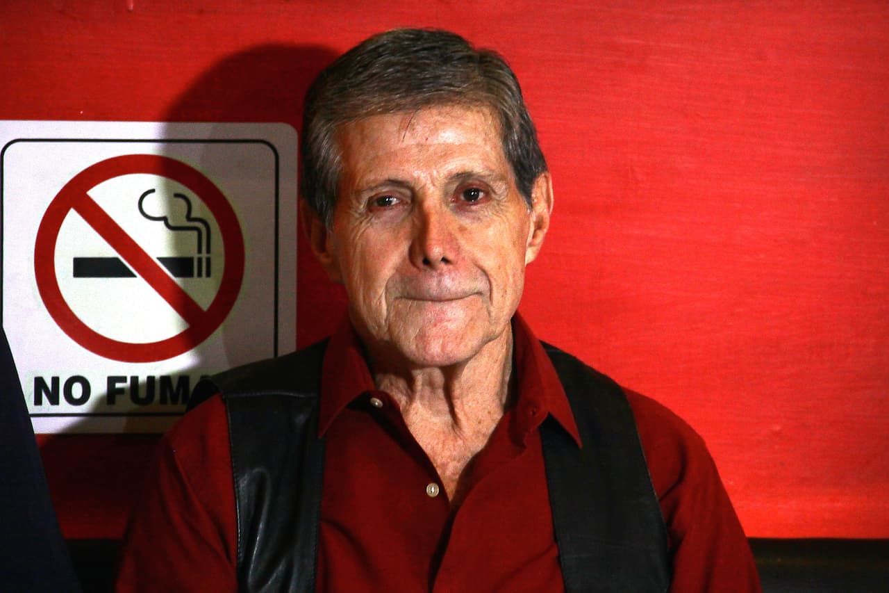 "Desde hace 4 años me pongo unas gotas que me mandó el oculista, he disminuido mis lecturas por las noches que era mi placer y que evidentemente es lo que se cargó mis ojos, pero, así estoy bien", declaró al programa 'Ventaneando' en 2015.