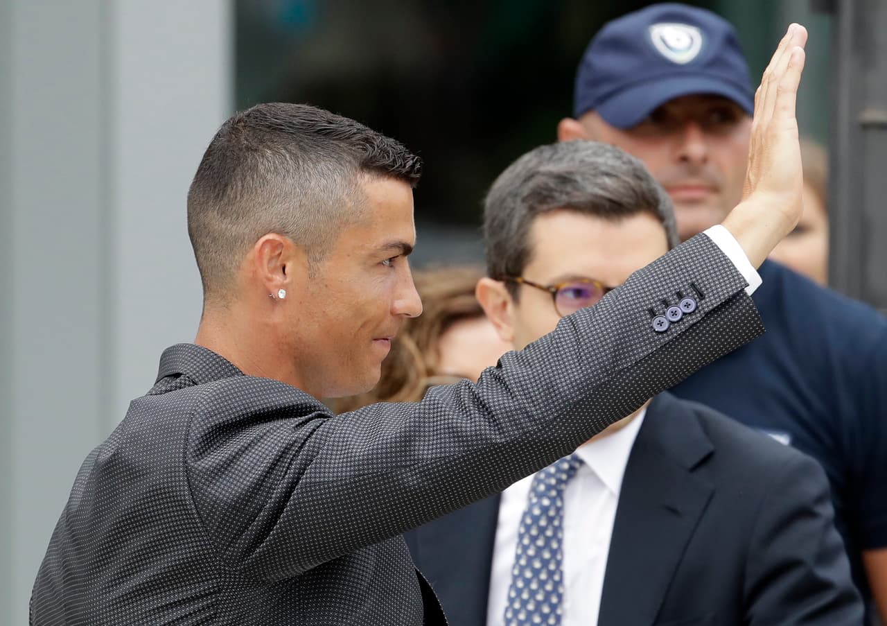 Cristiano Ronaldo compartió con los seguidores firmando autógrafos y concediendo fotografías.