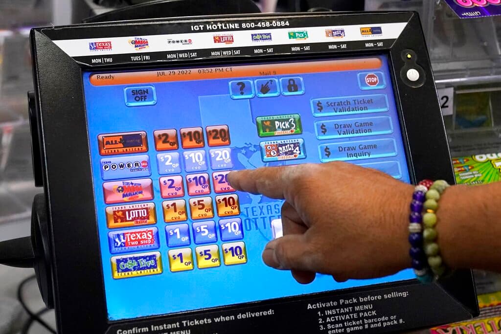 <h3 class="cms-H3-H3"><b>Billie Bob Harrell Jr.</b></h3>
<br>
<br>Gastó $31 millones en solo dos años después de ganar el premio mayor de Lotto Texas. Él y su esposa compraron casas y autos para ellos y sus familiares. La familia profundamente religiosa también hizo grandes donaciones a su iglesia.
<br>
<br>El dinero se acabó y el matrimonio de los Harrell se vino abajo. Menos de dos años después de que sus sueños de lotería se hicieran realidad, Harrell acabó con su vida, según reportes de prensa.