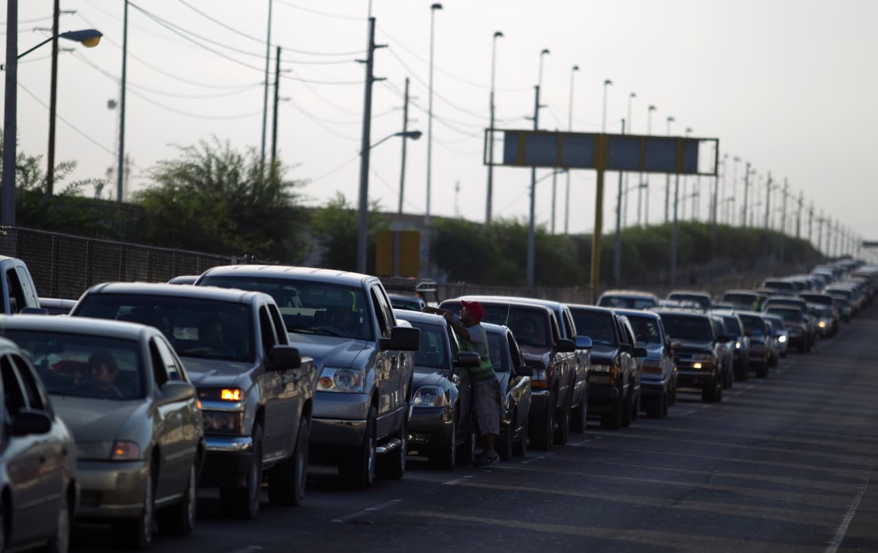 Matan a un hombre que estaba en la fila esperando para cruzar la frontera de Sonora a Arizona