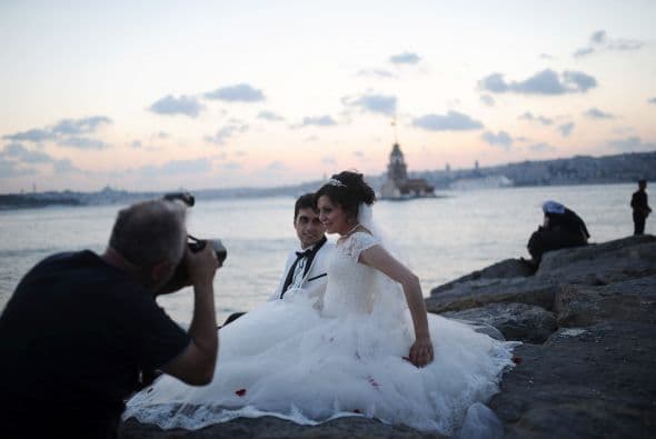 Esta tendencia surge con la idea de crear un atmósfera de aire artístico fuera de las tradiciones y con toques de dramatismo, romanticismo, divertidos, sexys y atrevidos.