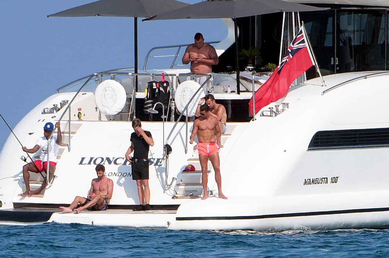 ¡No te nos vayas a ahogar papacito!