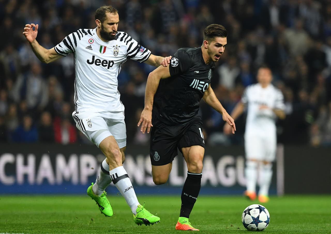 La 'Vecchia Signora' mantuvo la solidez defensiva en el comienzo del partido ante la iniciativa local.