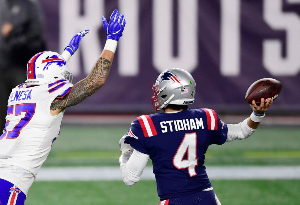 Steffon Diggs supera las 120 yardas por aire y recibe 3 pases de anotación en la victoria 38-9 sobre los New England Patriots.