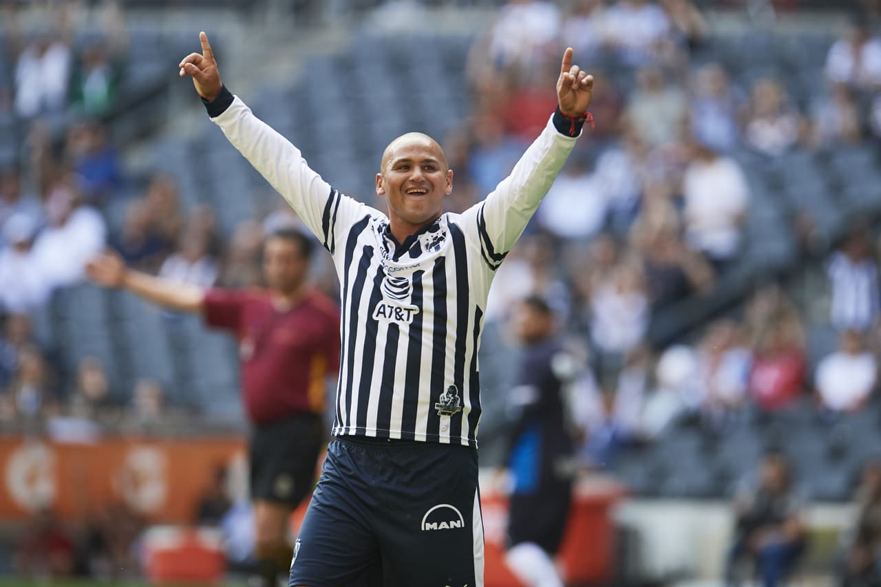 <b>1. Humberto Suazo –</b> El delantero chileno dio a conocer su nombre a todo México luego de unas magníficas temporadas con el Monterrey. Suazo estuvo desde 2007 hasta 2014 con los Rayados y aporto nada más y nada menos que 121 goles en 255 encuentros.