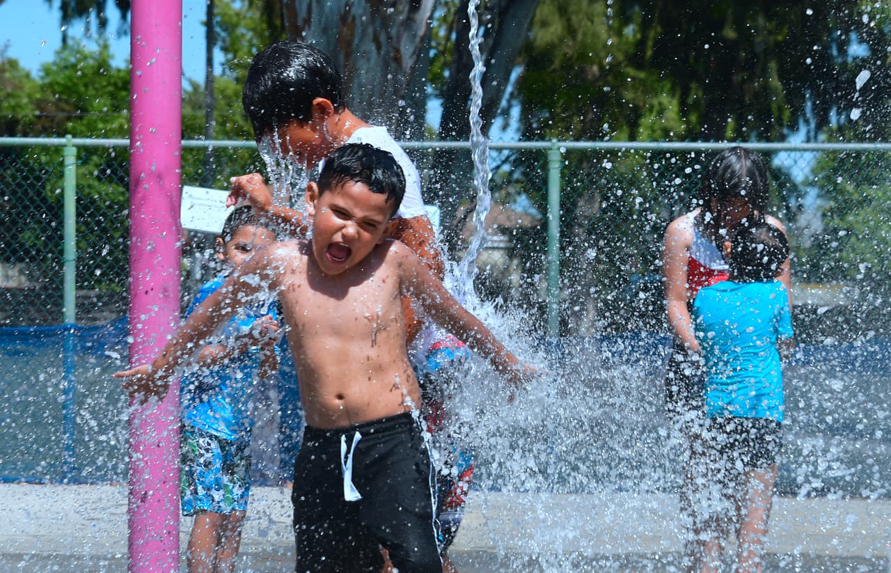 7,000 clientes siguen sin electricidad en Los Ángeles mientras soportan sofocante ola de calor