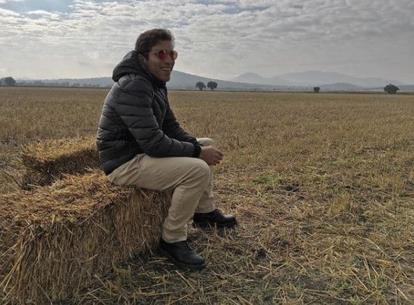 De acuerdo con medios mexicanos, ambos se habrían conocido años antes en la academia actoral Casa Azul, donde estudiaron juntos e incluso habrían mantenido una relación sentimental que no prosperó.