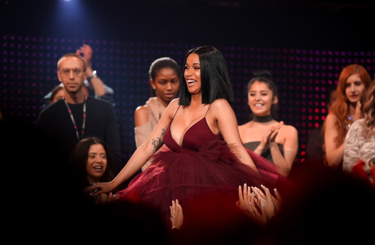 La artista dijo que no le gusta eso de las celebraciones en el patio, "comiendo, preparando aperitivos. Tal vez hasta podría beber un poco de vino tinto. El vino tinto es saludable, ¿verdad?", bromeó.