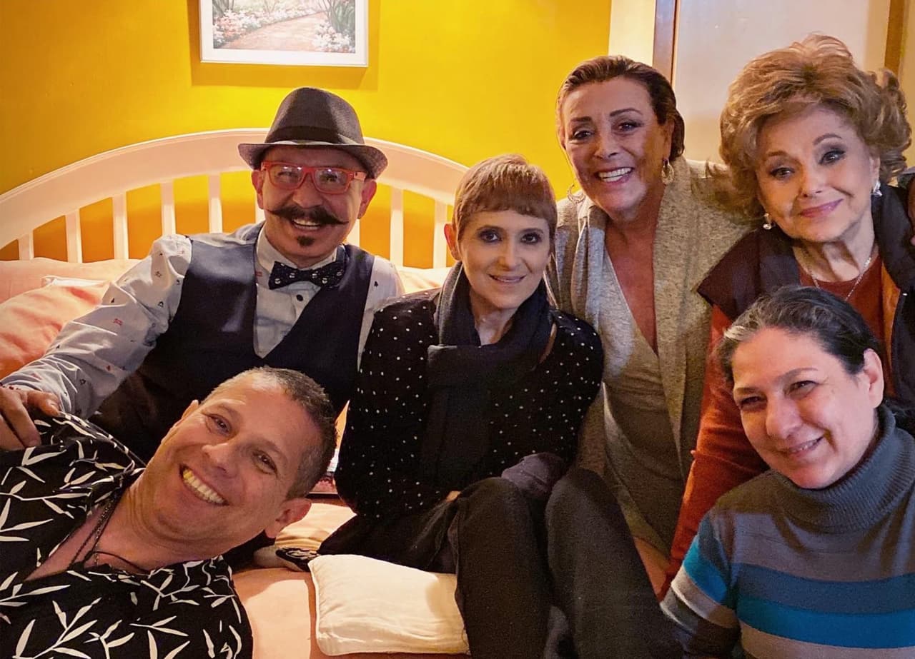 Los últimos años no han sido nada fáciles para la actriz Rosita Pelayo, pues ha luchado constantemente por recuperarse de la artritis reumatoide degenerativa que la aqueja desde que tenía 30 años y que le impide realizar actividades rutinarias como caminar, comer y bañarse por sí sola.