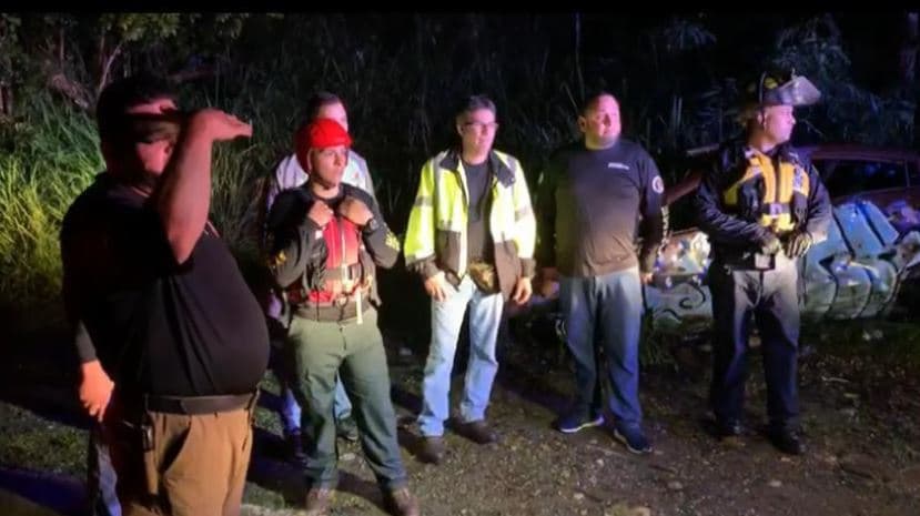 Autoridades logran rescate de siete personas en río de Vega Baja
