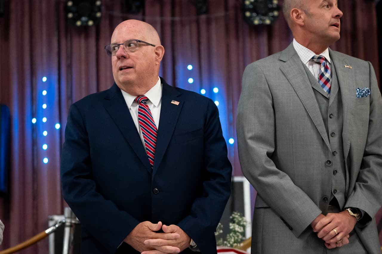Larry Hogan, candidato republicano al Senado y exgobernador de Maryland, consideró que Biden “tomó la decisión correcta para su familia y el país (…) Estos tiempos son peligrosos y sin precedentes. Se le debe elogiar por anteponer al país a la ambición personal”.