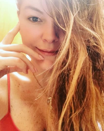 Marjorie de Sousa se sumó a la lista de actrices que han posado con la cara lavada y generó miles de comentarios. Lo que más llamó la atención de sus seguidores fueron sus pecas, detalle que a algunos gustó y a otros no tanto.