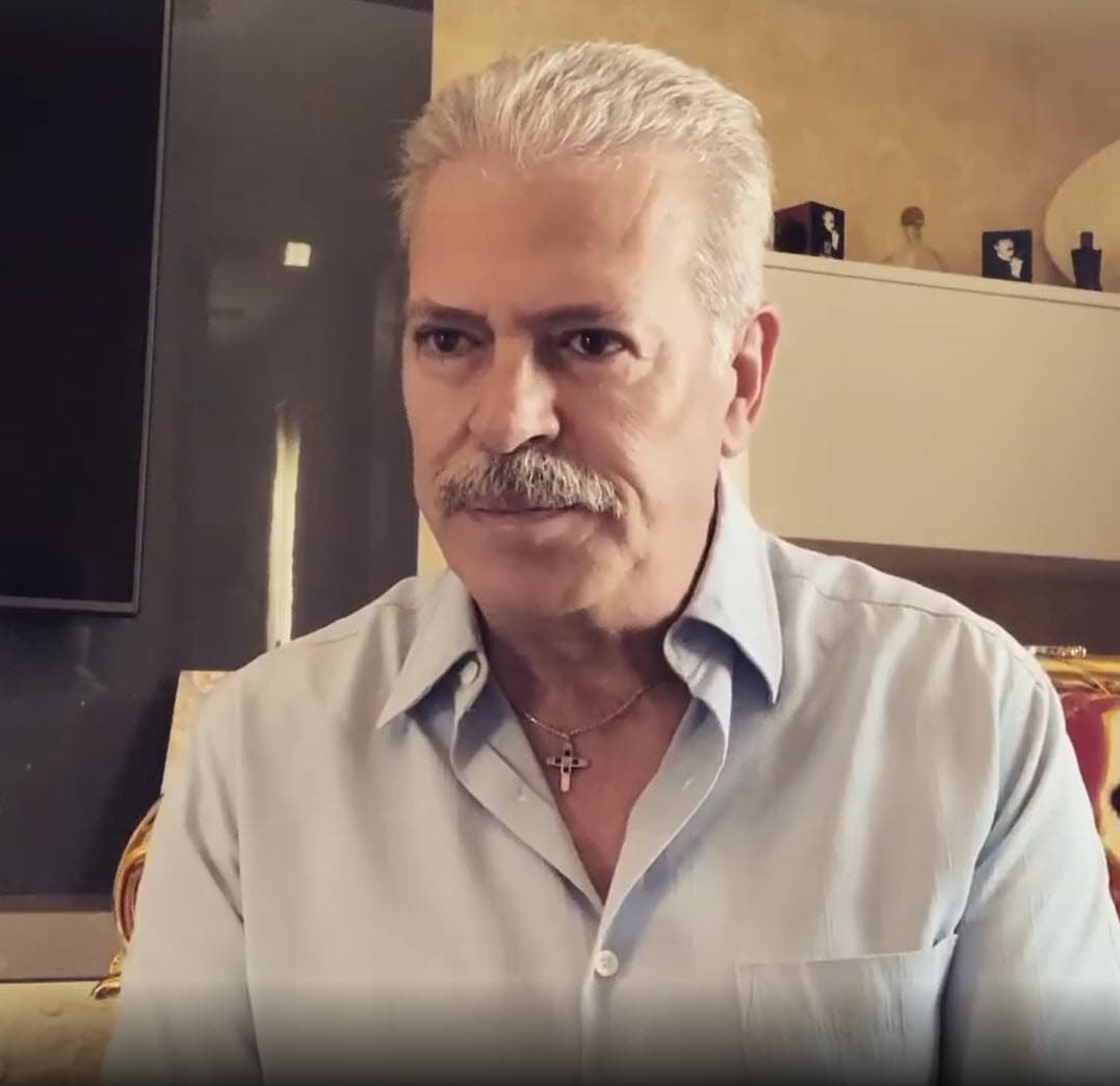 El actor reveló que gracias al haber confiado en la productora, esa historia catapultó su carrera y hasta algunos proyectos musicales.