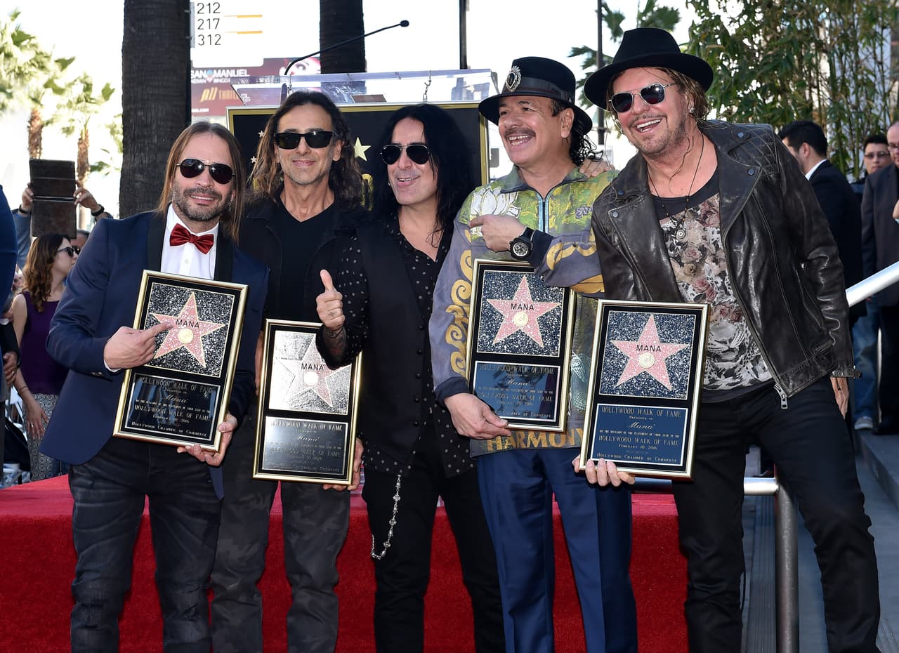 El grupo se acompañó del legendario músico Santana.