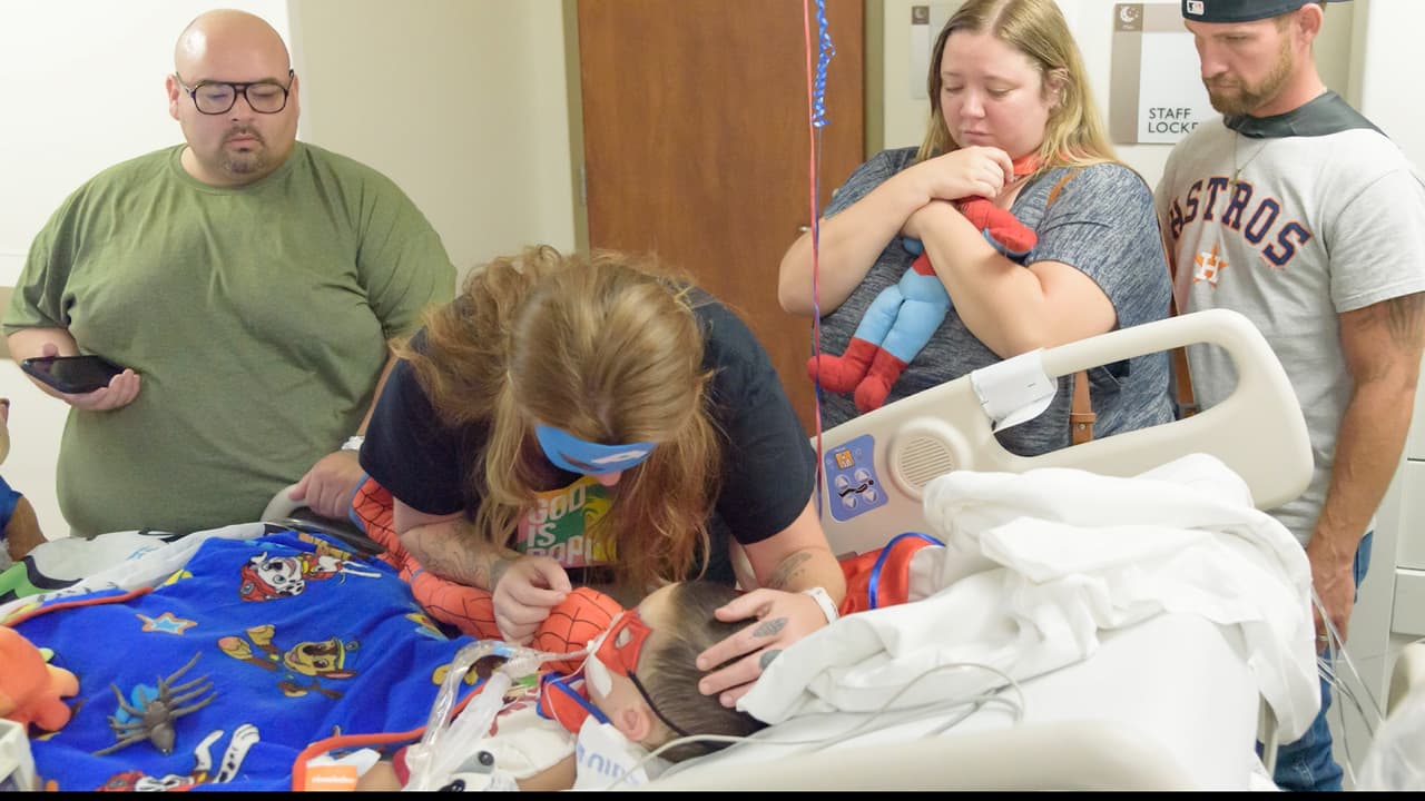 Con la donación de órganos, Mars ayuda a dos niños y dos adultos. "Admiramos la decisión desinteresada de Mars y su familia de salvar a otros a través del regalo de la donación de órganos", dijo el personal del hospital.