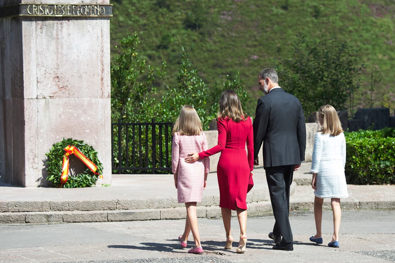 La familia participó en los actos conmemorativos por el Centenario de la Coronación de la Virgen de Covadonga
<b>,</b> el XIII
<b> </b>Centenario del Reino de Asturias y el Centenario de la creación del
<b> </b>Parque Nacional de la montaña de Covadonga.