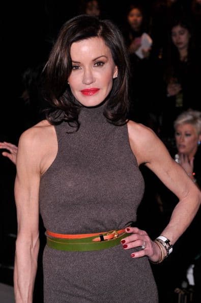 Según Janice, Cosby le dijo que podía ayudarla con su carrera como cantante después de que ella salió de rehabilitación. Al igual que a las demás, él supuestamente le dio a beber vino tinto y una píldora para el dolores de estómago.