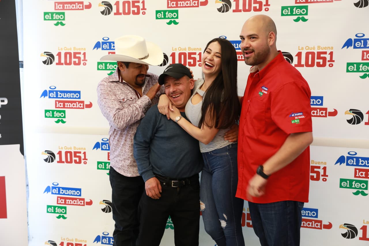 En cada ocasión que
<b>El Bueno, La Mala y El Feo</b> salen a las calles o visitan alguna ciudad para conocer a sus radioescuchas, se hace evidente la conexión y linda relación que tienen con ellos.