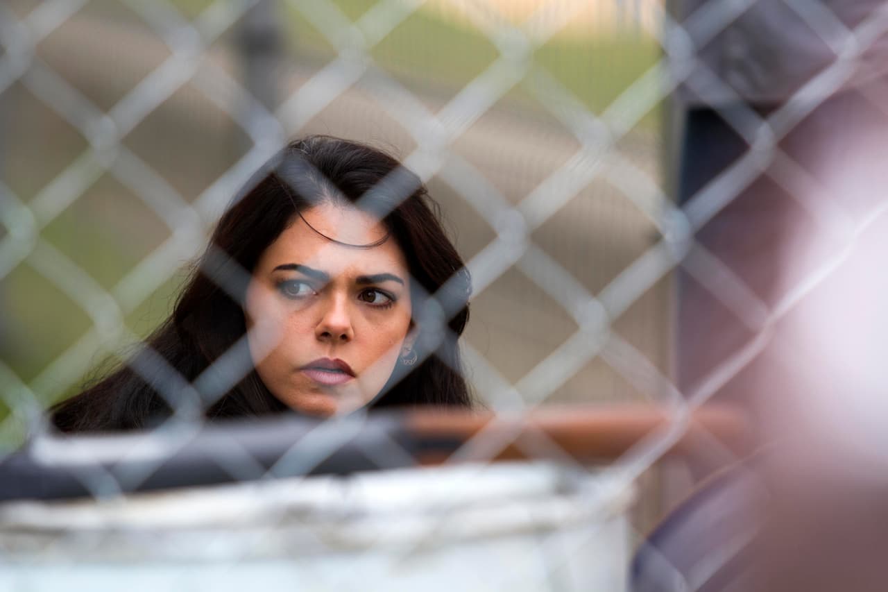 Yolanda estaba muy agradecida con John por haberla ayudado 
<b><a href="http://www.univision.com/series/la-piloto/la-piloto-yolanda-saco-del-hospital-a-su-tia-rosalba-en-helicoptero-escena-del-dia-video">a sacar a Rosalba del hospital</a></b> y no lo abandonaría en un momento tan importante.