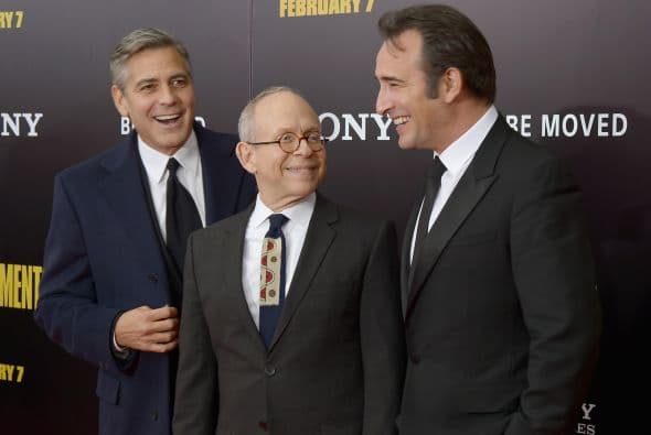 Pues no sólo posó para las fotos junto a George. Más videos de Chismes aquí.