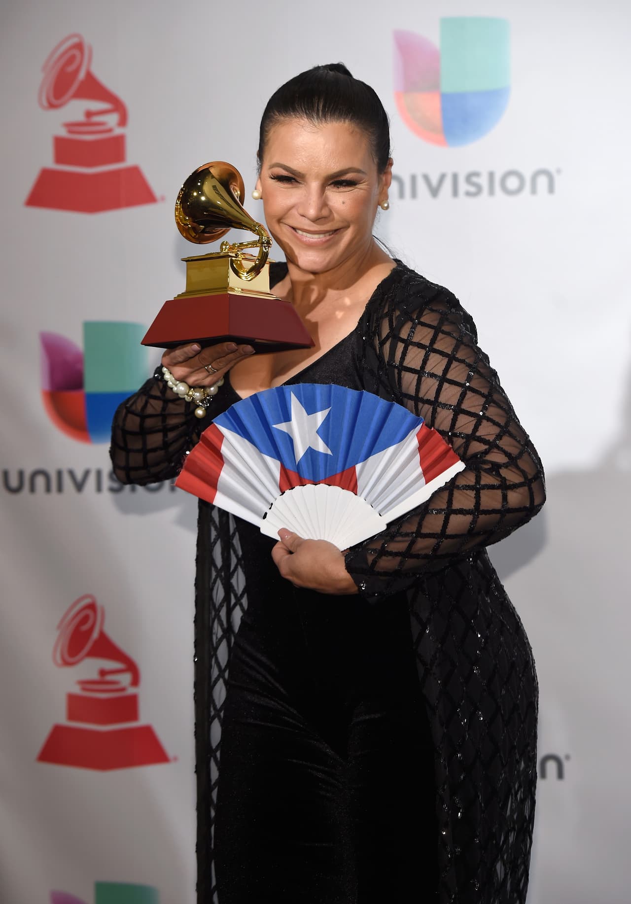 <b>'La Mujer de Fuego'</b>,
<b>Olga Tañon</b>, celebra su cumpleaños el 13 de abril.