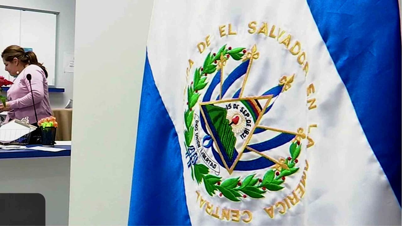 Director de El Rescate explica qué opciones tienen los salvadoreños tras el fin del TPS