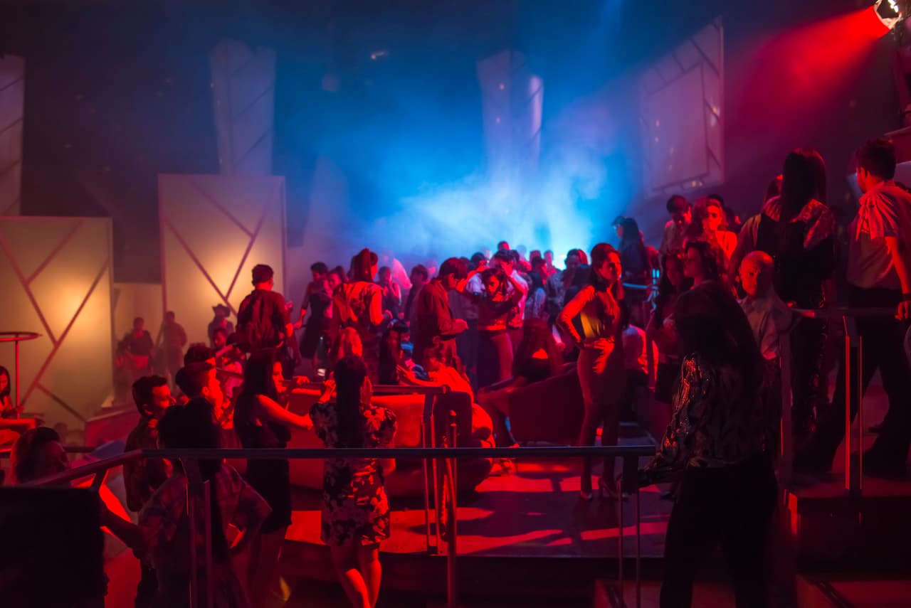 Previamente, Ismael se había comunicado con Benjamín para informarle que no asistiría a su festejo en la discoteca, pues la cena le había caído mal al estómago.