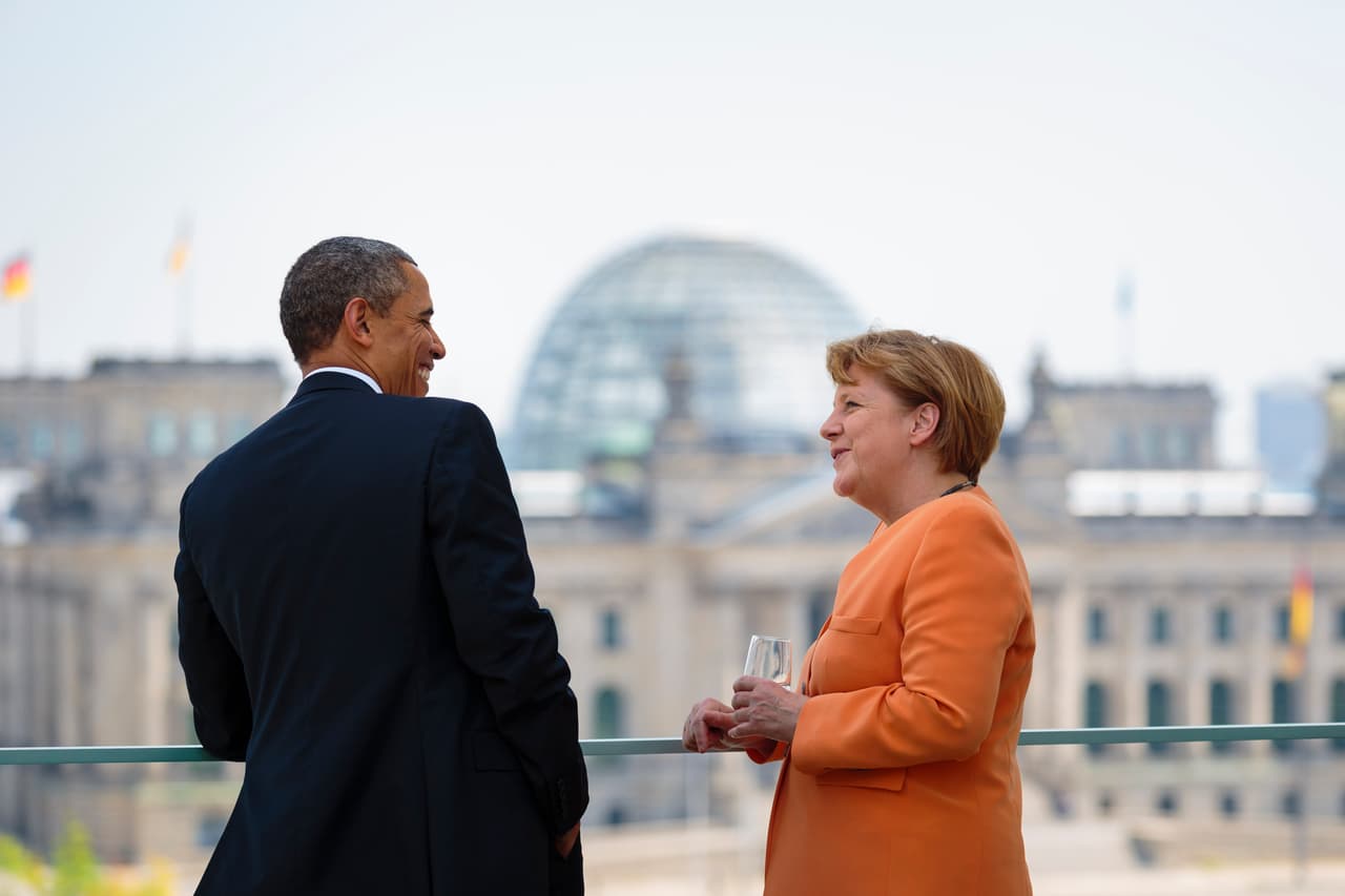 Merkel también se lleva bien con
<a href="http://www.univision.com/personas-hillary-clinton"><b>Hillary Clinton</b></a> y la elección de Trump ha sido una decepción para una política que evita las declaraciones grandilocuentes.