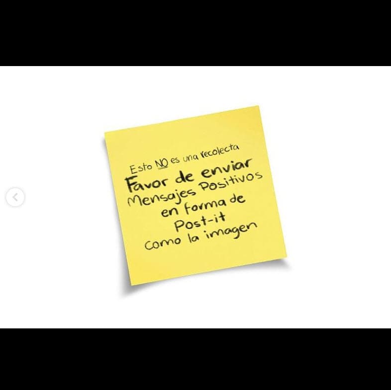 Y en una tercera hizo un llamado a quienes deseen escribirle: 
<b>"Favor de enviar mensajes positivos". </b>
<br>