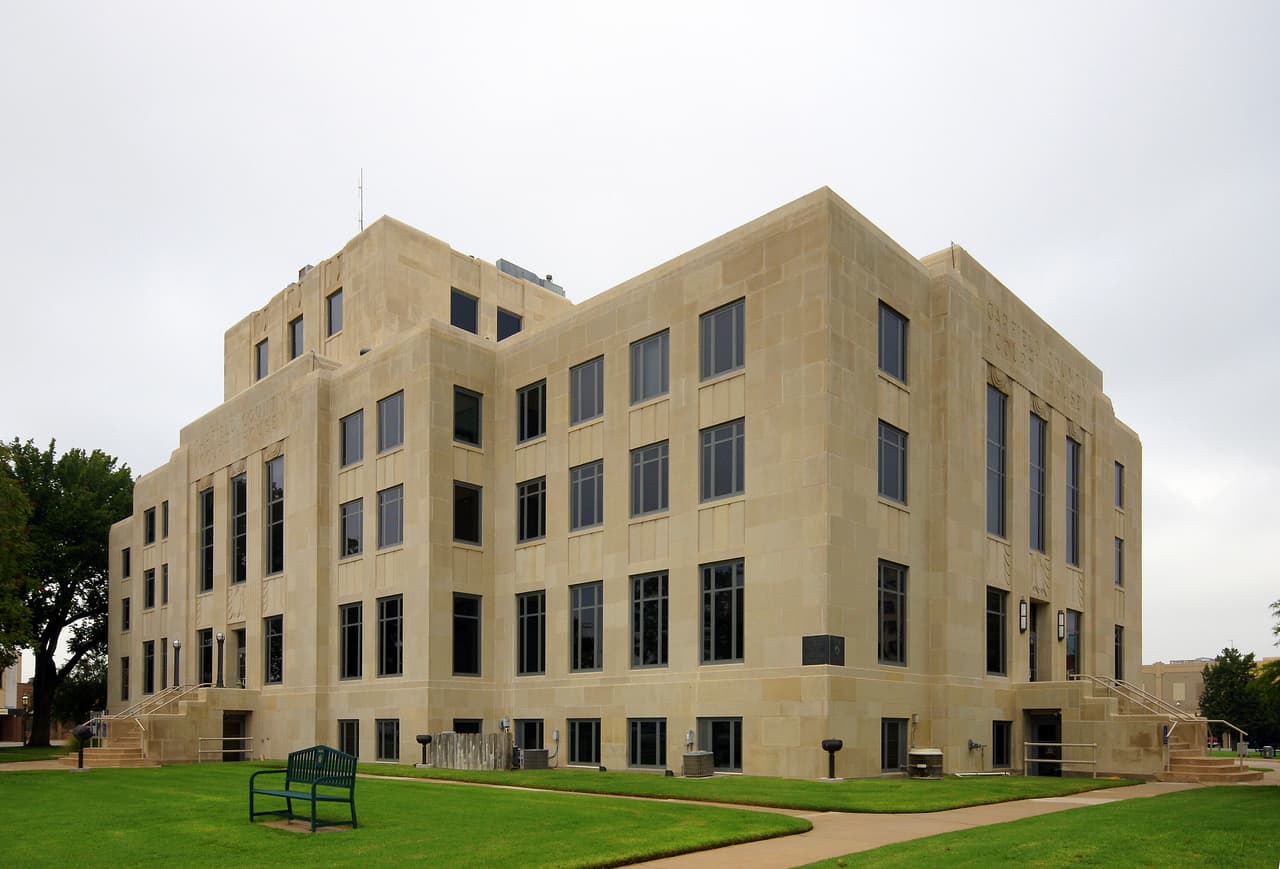 <h3 class="cms-H3-H3">10. Enid, Oklahoma</h3>
<br>
<br>🏠
<b>Cambio en la población debido a migración 2020-2021:</b> -1.1%
<br>
<br>🏠
<b>Cambio total en la población 2020-2021:</b> -1.1%
<br>
<br>🏠
<b>Tasa de desempleo, abril 2022: </b>2.6%
<br>
<br>🏠
<b>Valor medio de la vivienda:</b> $119,000
<br>
<br>🏠
<b>Población total: </b>61,926
<br>