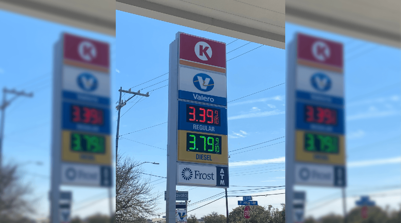 Aunque por lo regular el estado de Texas tiene el precio más barato de la gasolina en Estados Unidos, el costo a incrementado desde el inicio del conflicto entre Ucrania y Rusia, según el sitio web AAA Gas Prices.