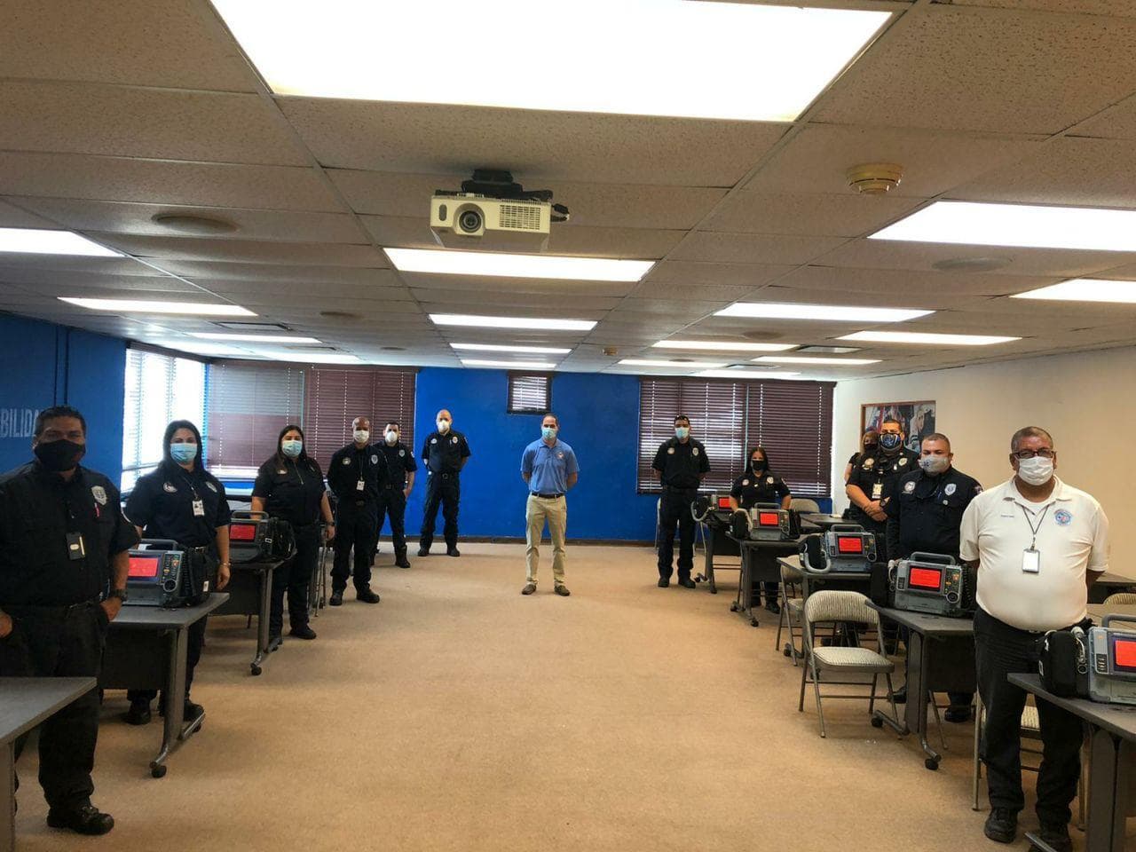 Como parte de la Semana de Sistemas de Servicios de Emergencias Médicas, el Negociado del Cuerpo de Emergencias Médicas (NCEM), adscrito al Departamento de Seguridad Pública (DSP) anunció la entrega de 10 monitores cardíacos que fueron distribuidos en diferentes bases alrededor de la Isla.
<br>
<br>
<br>
<br>
<br>