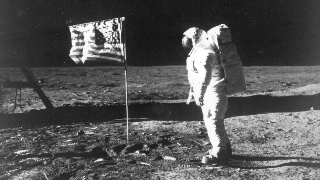 La NASA anuncia plan para enviar a la primera mujer a la Luna en 2024