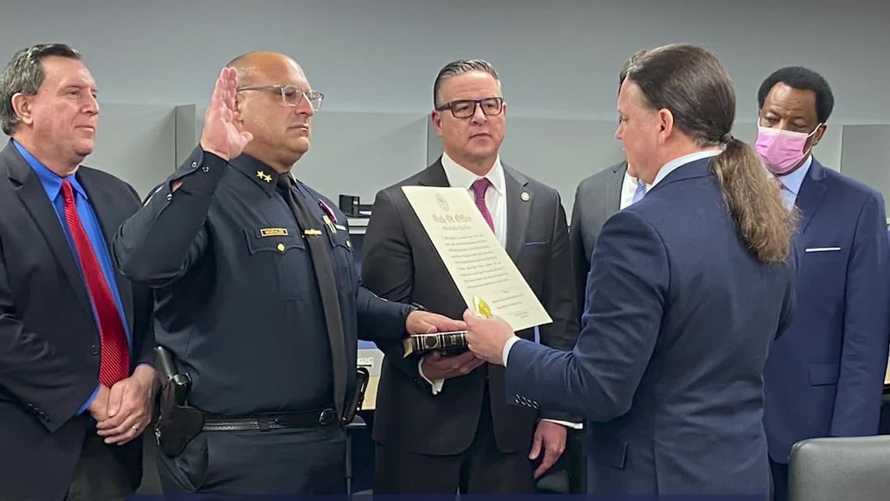 Juramentan a Manny Morales como nuevo jefe interino de la Policía de Miami