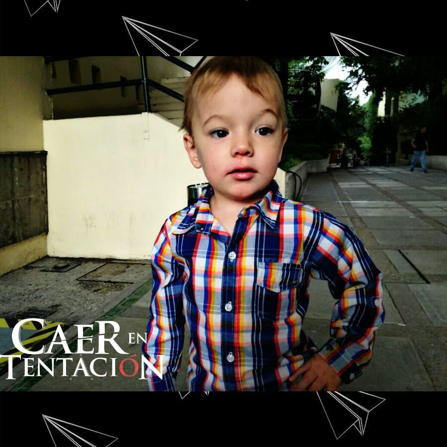 Él es Nikkita el pequeño actor que interpreta a 'Benjamín', el hijo de Santiago (Carlos Ferro) y Carolina (Adriana Louvier) en
<b><a href="https://www.univision.com/novelas/caer-en-tentacion">'Caer en tentación'</a></b>.
