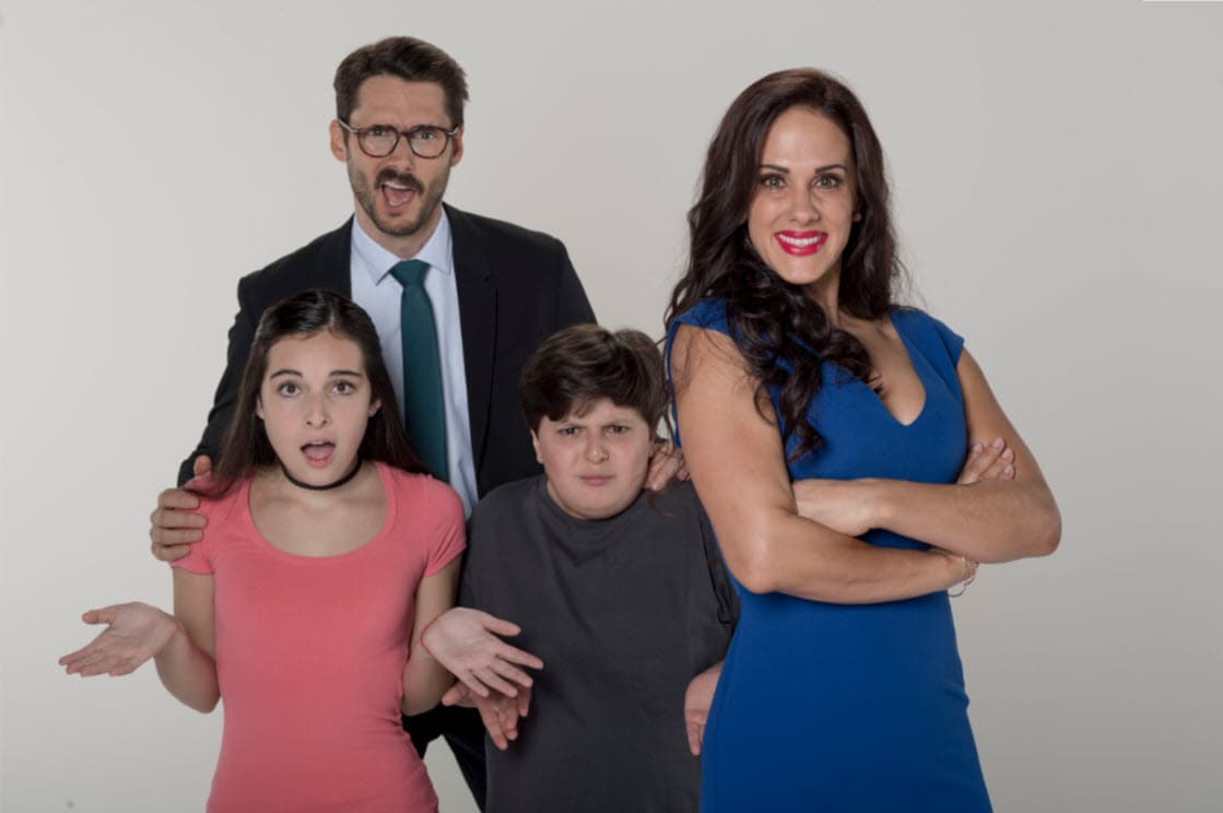 Otra de las familias de la historia era la formada por Jorge Turrubiates (Sergio Mur) y Dulce Goyeneche (Ana La Salvia). Ellos tenían dos hijos: Valentina y Samuel.
<br>